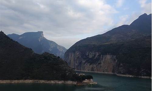 巴东三峡巫峡长3,长江三峡旅游路线三峡巴东巫峡和瞿塘峡朝天门